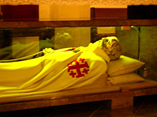 Grab des seligen Bartolo Longo in der Krypta der Basilika der Jungfrau des Rosenkranzes in Pompei, Foto: JelloSheriffBob, Wikimedia Commons