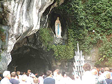 Die Grotte von Massabielle in Lourdes, Foto 2004, Hochgeladen von Schwarzwälder, Wikimedia Commons