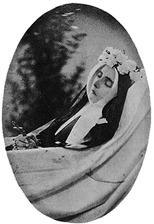 Bernadette Soubirous auf dem Totenbett, Foto 1879, Wikimedia Commons
