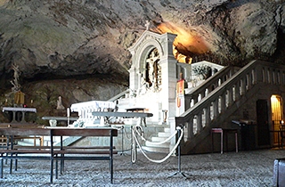 Foto von der Grotte Sainte Baume, Hochgeladen von Disdero - Wikimedia Commons